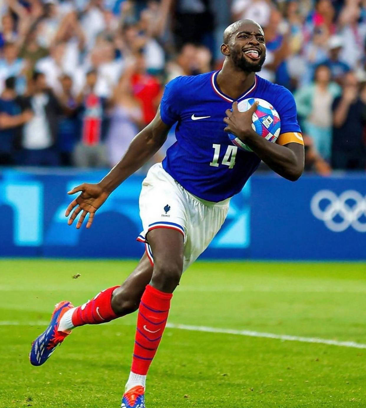 英雄联盟-包含风云突变AC米兰赛后复出首秀，英超版图或变，媒体盛赞，赛程密集仍需轮换的词条