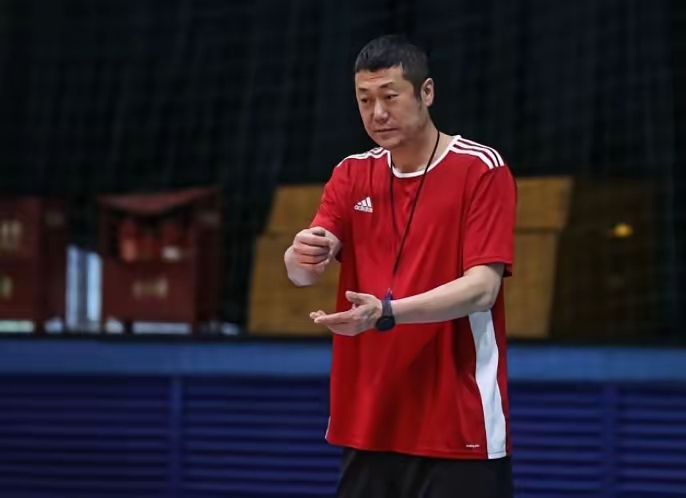 明星解说视频-上海久事内部会议纪要流出——集结日刷新队史纪录，足总杯使命明确，阵容厚度经受考验的简单介绍